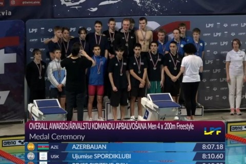 Сборная Азербайджана по плаванию завоевала золотую медаль в Риге - ФОТО