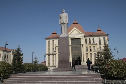 Парад в спортивной столице Губе - ФОТО
