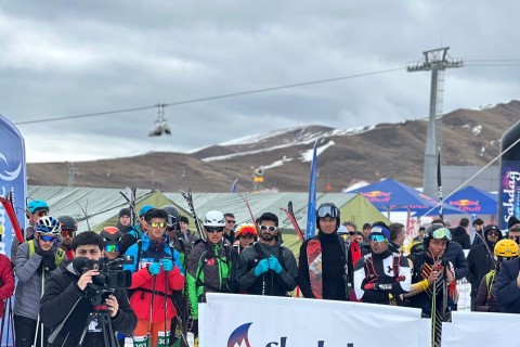 Azərbaycanda beynəlxalq xizək alpinizmi yarışı keçirilir - FOTO