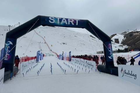 Azərbaycanda beynəlxalq xizək alpinizmi yarışı keçirilir - FOTO