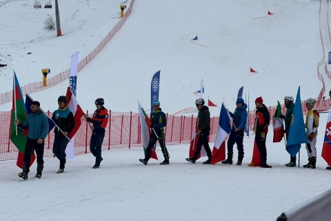 Azərbaycanda beynəlxalq xizək alpinizmi yarışı keçirilir - FOTO