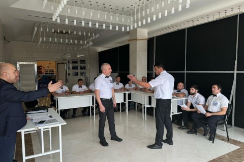 Dünya çempionumuz hakimliyə başlayıb - FOTO