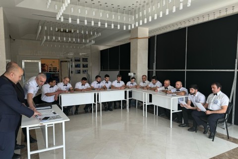 Dünya çempionumuz hakimliyə başlayıb - FOTO