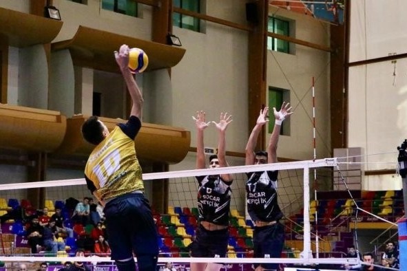 Lider autsayderə şans tanımayıb