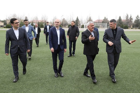 Руководство АФФА ознакомилось с ходом реконструкции стадиона в Агсу - ФОТО