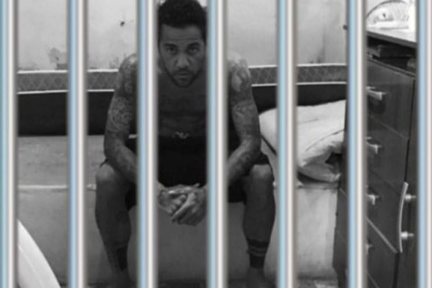 Dani Alves took a loan to be released