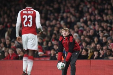 Rule change: Ball crews are no longer allowed to hand the ball to players