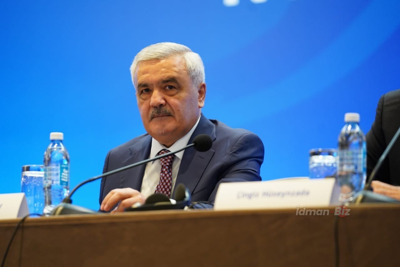 Ровнаг Абдуллаев: "Король умер, да здравствует новый король"