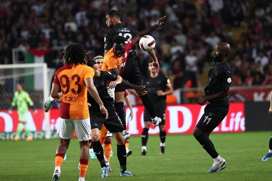 “Qalatasaray” fərqi 5-ə yüksəldib