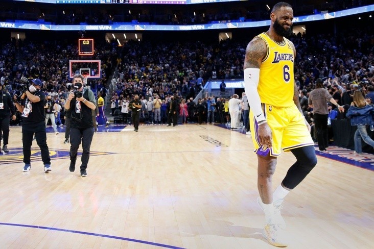 Инсайдер после разговора с агентом Леброна раскрыл, когда Джеймс завершит карьеру