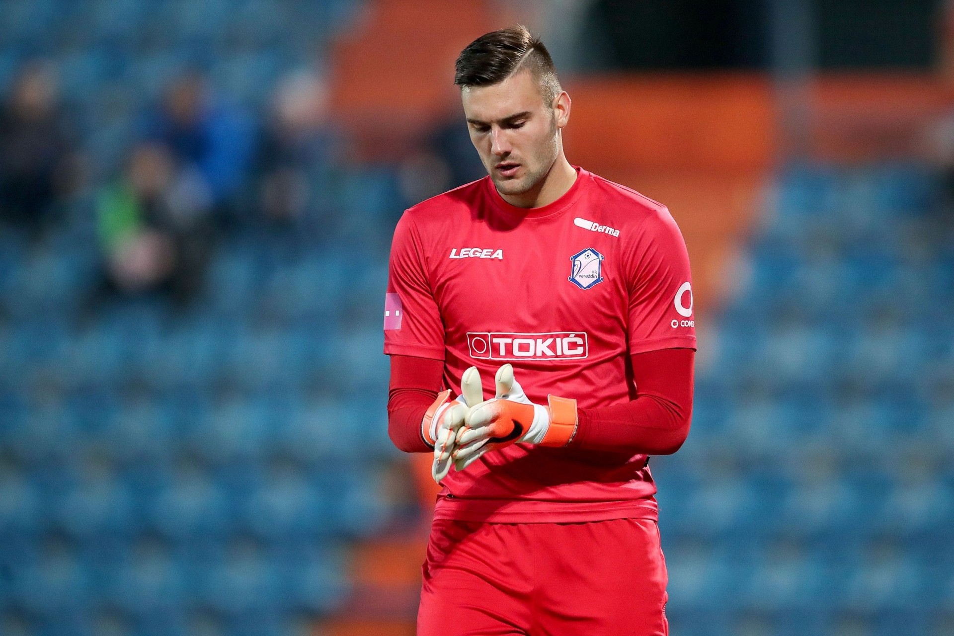 Who is the new goalkeeper of Qarabag?