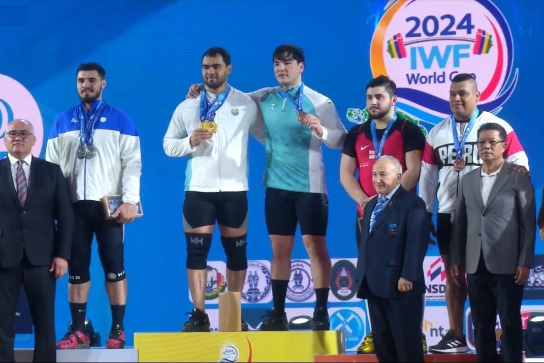 Dadaş Dadaşbəyli Dünya Kubokunda 3 gümüş medal qazanıb