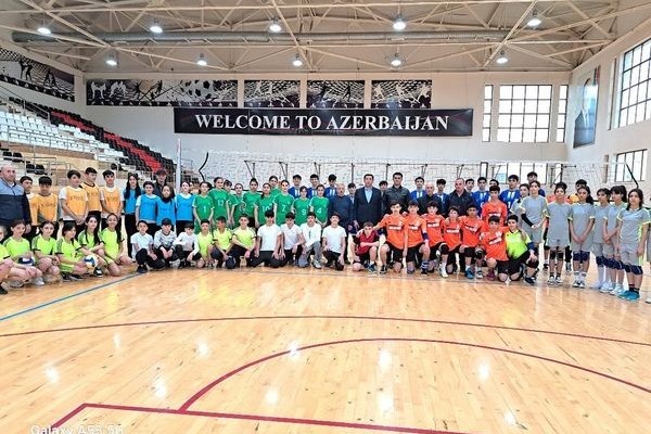 Federasiya rəsmisi gənc voleybolçularla görüşüb