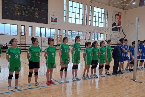 Federasiya rəsmisi gənc voleybolçularla görüşüb