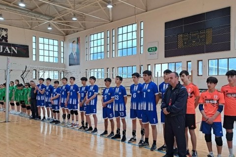 Federasiya rəsmisi gənc voleybolçularla görüşüb