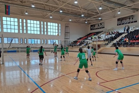 Federasiya rəsmisi gənc voleybolçularla görüşüb