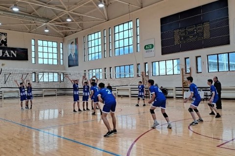 Federasiya rəsmisi gənc voleybolçularla görüşüb