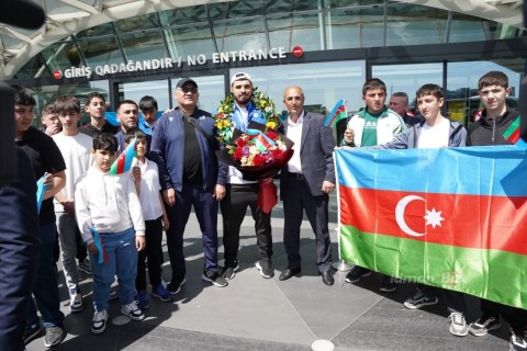 Dünya kubokunun 3 qat gümüş medalçısının qarşılanma mərasimi olub - FOTO - VİDEO