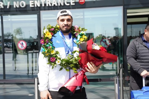 Dünya kubokunun 3 qat gümüş medalçısının qarşılanma mərasimi olub - FOTO - VİDEO