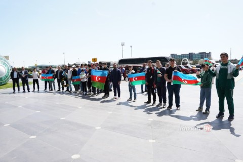 Dünya kubokunun 3 qat gümüş medalçısının qarşılanma mərasimi olub - FOTO - VİDEO