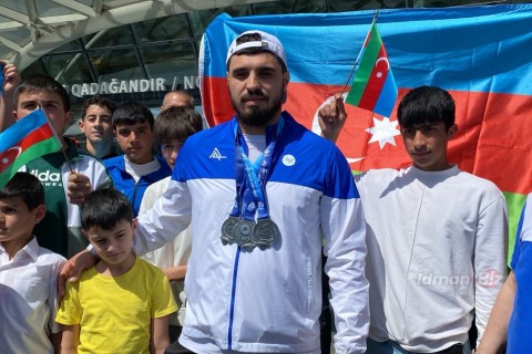 Dünya kubokunun 3 qat gümüş medalçısının qarşılanma mərasimi olub - FOTO - VİDEO