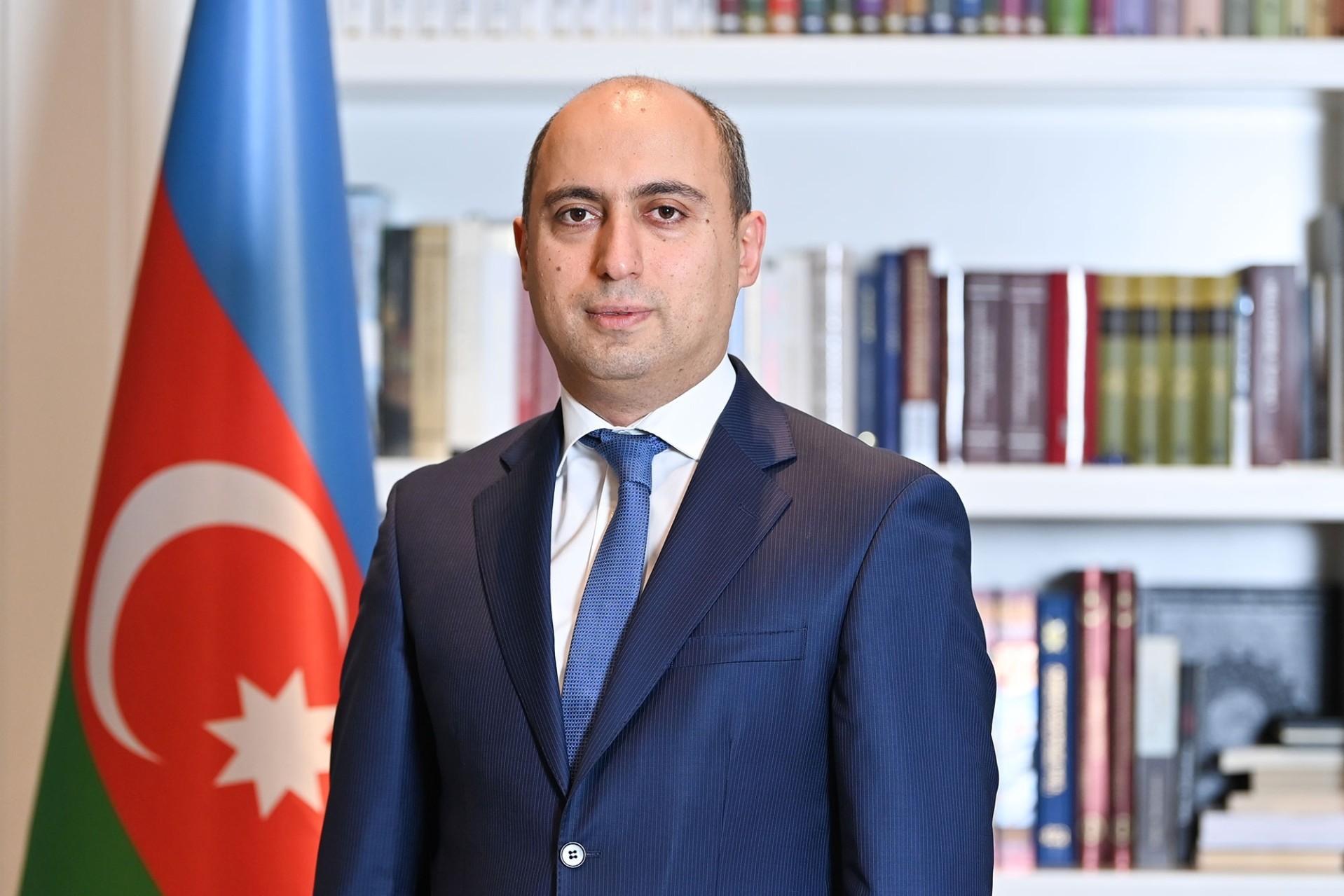 Emin Əmrullayevdən təbrik paylaşımı: “Azərbaycana zəfər yaraşır!”