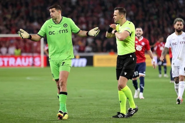 Получил 2 желтые, но не был удален