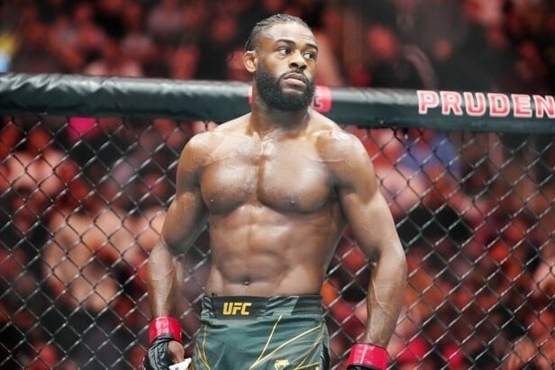 Стерлинг, Чжан или Никал - чье выступление на UFC 300 получилось максимально унылым и скучным? - ВИДЕО