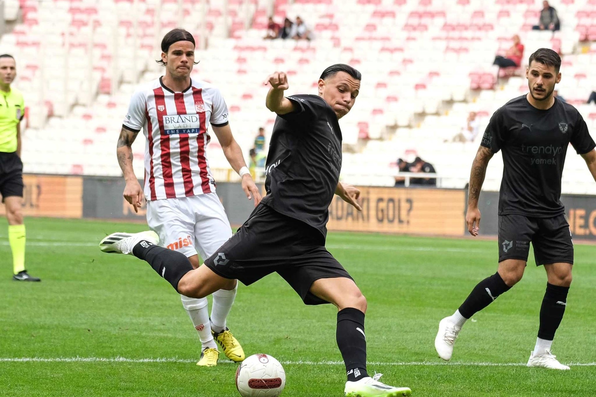 Renatın komandası düşmə zonasında