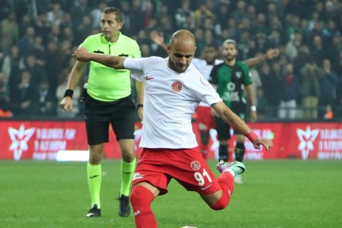Джошгун выиграл дуэль азербайджанских футболистов