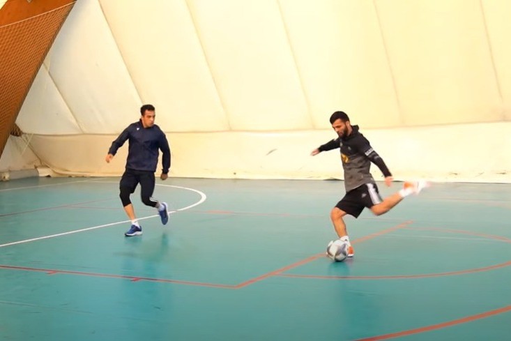 Eldəniz Əzizli: “Futbolçu olsaydım, çalışardım ki, Azərbaycan çempionatında oynamayım” – MÜSAHİBƏ – VİDEO
