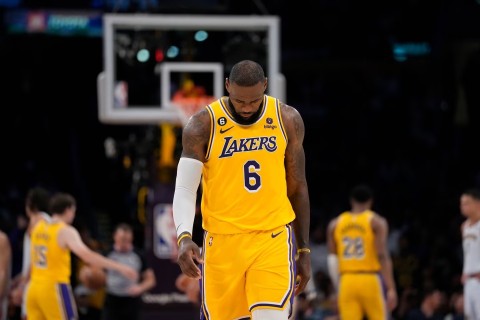 LeBron James gives in-depth response on pressure of being down by Nuggets - VIDEO