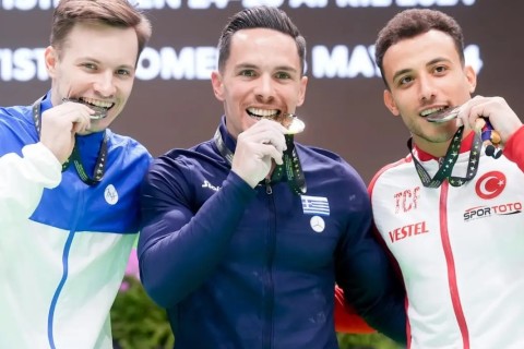 Nikita Simonov Avropa çempionatında gümüş medal qazanıb - FOTO