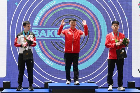 The Chinese world champion won the next title in Baku - PHOTO