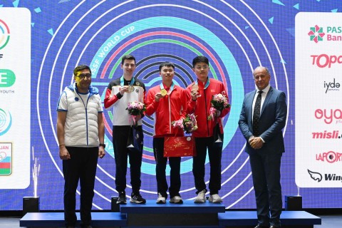 The Chinese world champion won the next title in Baku - PHOTO