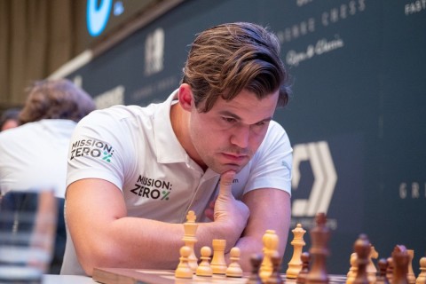 Магнус Карлсен: "У Гукеша высокие шансы завоевать шахматную корону"