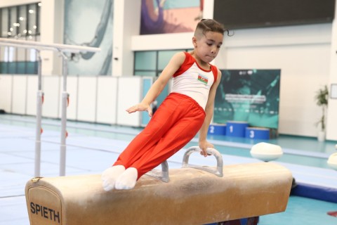 Определяются призеры чемпионата Баку по спортивной гимнастике - ФОТО