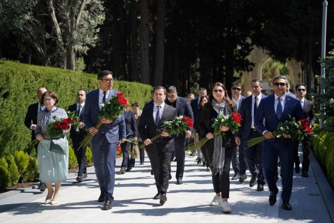 MYS officials visited the grave of the Great Leader - PHOTO