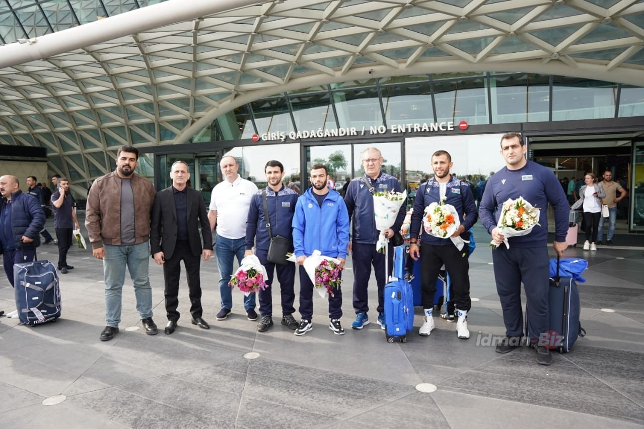 Paris-2024-ə lisenziya qazanan güləşçilərimiz Vətənə qayıdıb - FOTO