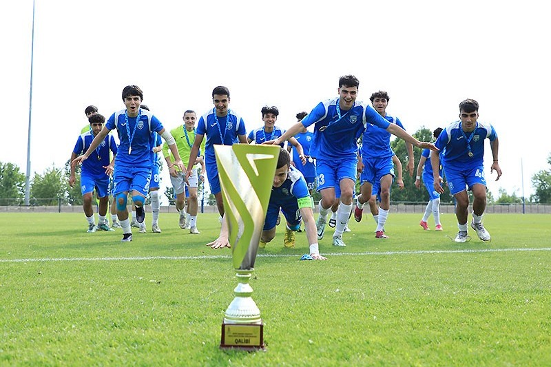 The champion of the Youth League was awarded