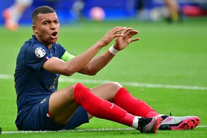 Mbappe “Nitsa” ilə oyunu buraxacaq