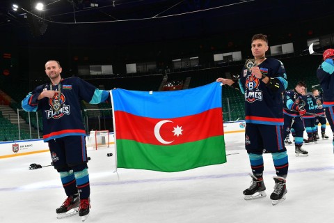 Азербайджанская хоккейная команда поднялась в группу А - ФОТО