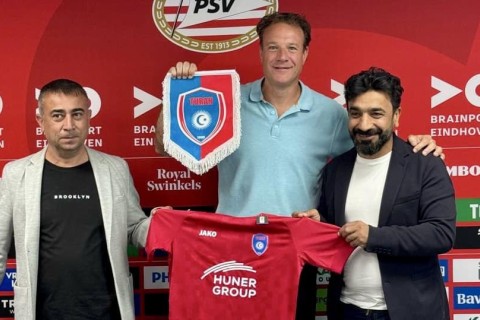 Ayxan Abbasov PSV və “Feyenoord”un düşərgəsində - FOTO