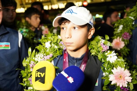 Avropa çempionatında tarix yazan güləşçilərimiz Vətənə qayıdıb - FOTO - VİDEO