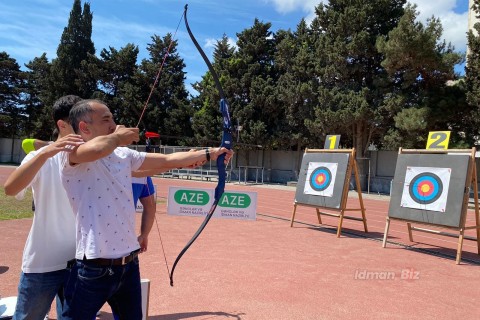 Fotoqraflar arasında kamandan oxatma yarışı - FOTO