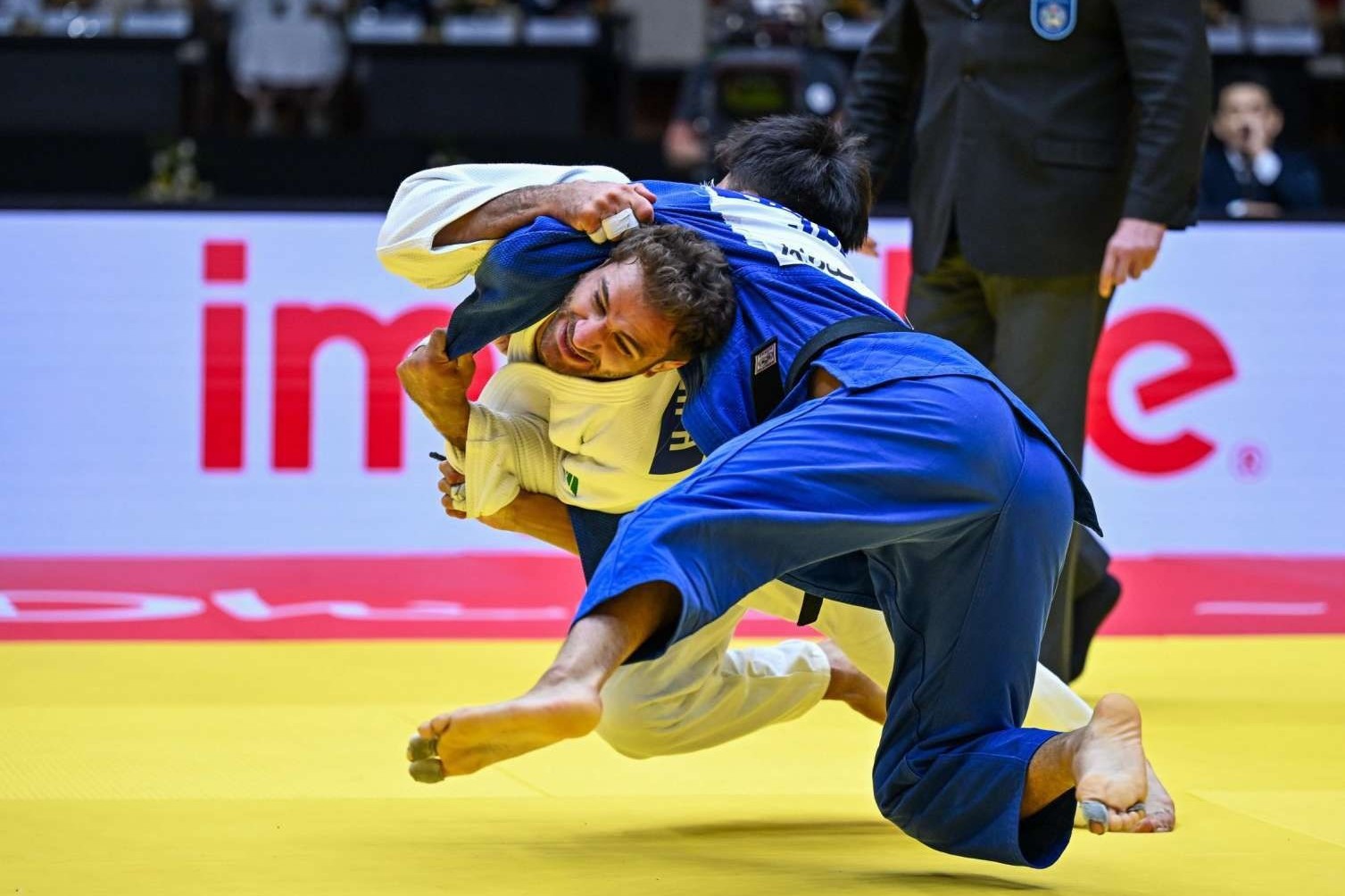 "Гейдаров несколько раз зарычал и упал на колени"