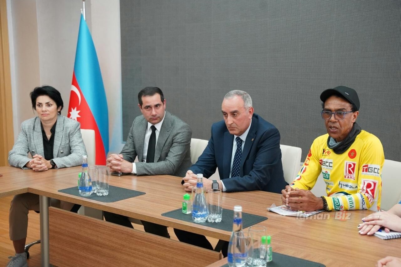 Ультрамарафонец, прибывший в Баку за 110 дней: "Я мечтал увидеть Каспий" - ФОТО