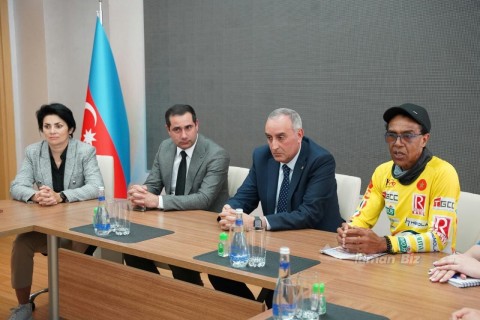 Ультрамарафонец, прибывший в Баку за 110 дней: "Я мечтал увидеть Каспий" - ФОТО