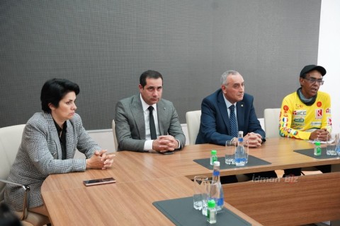 Ультрамарафонец, прибывший в Баку за 110 дней: "Я мечтал увидеть Каспий" - ФОТО