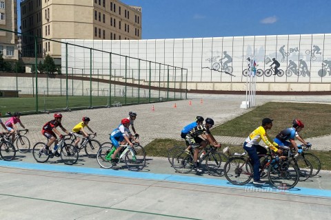 Ультрамарафонец, прибывший в Баку за 110 дней: "Я мечтал увидеть Каспий" - ФОТО